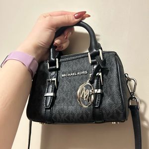Mini Michael Kors bag with detachable strap. Good condition